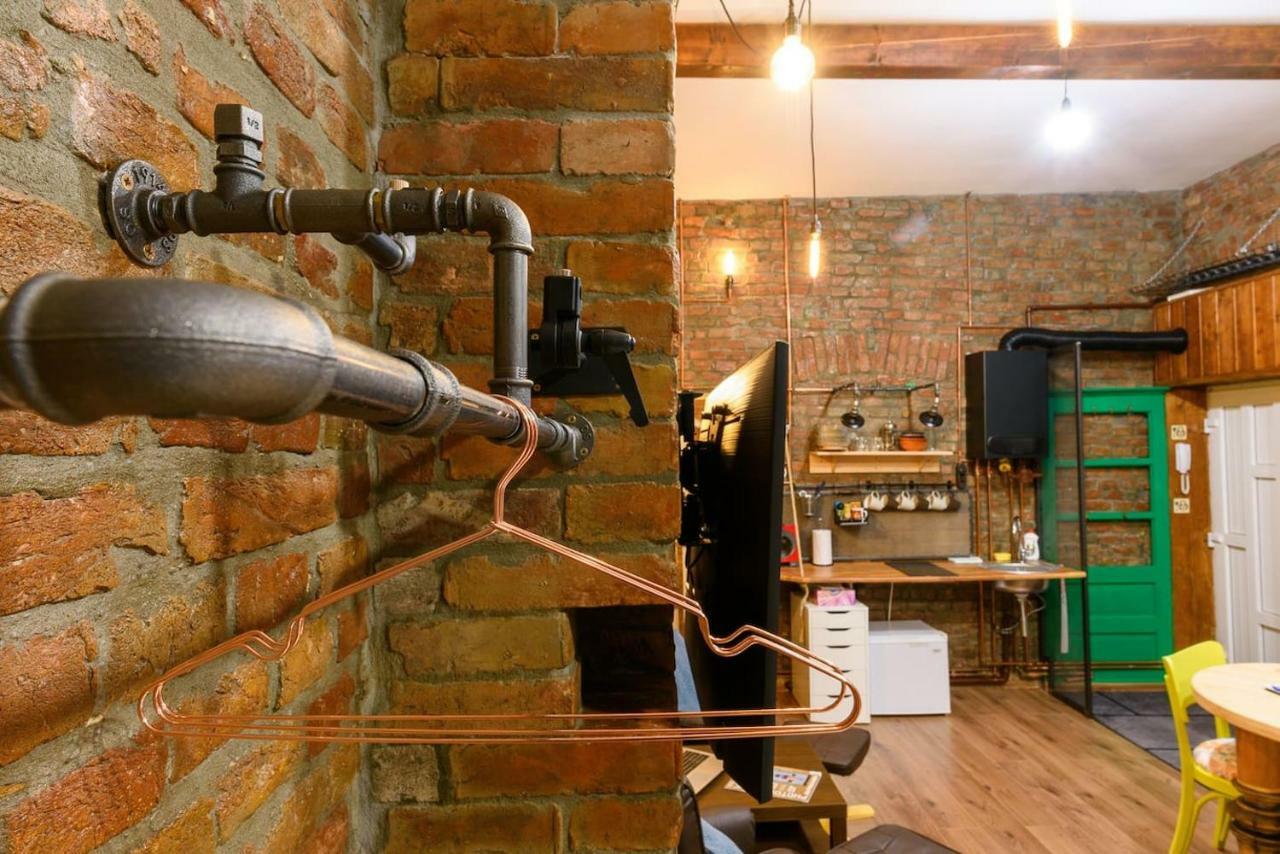 Апартаменты Studio V - Industrial & Original - Old Town Клуж-Напока Экстерьер фото