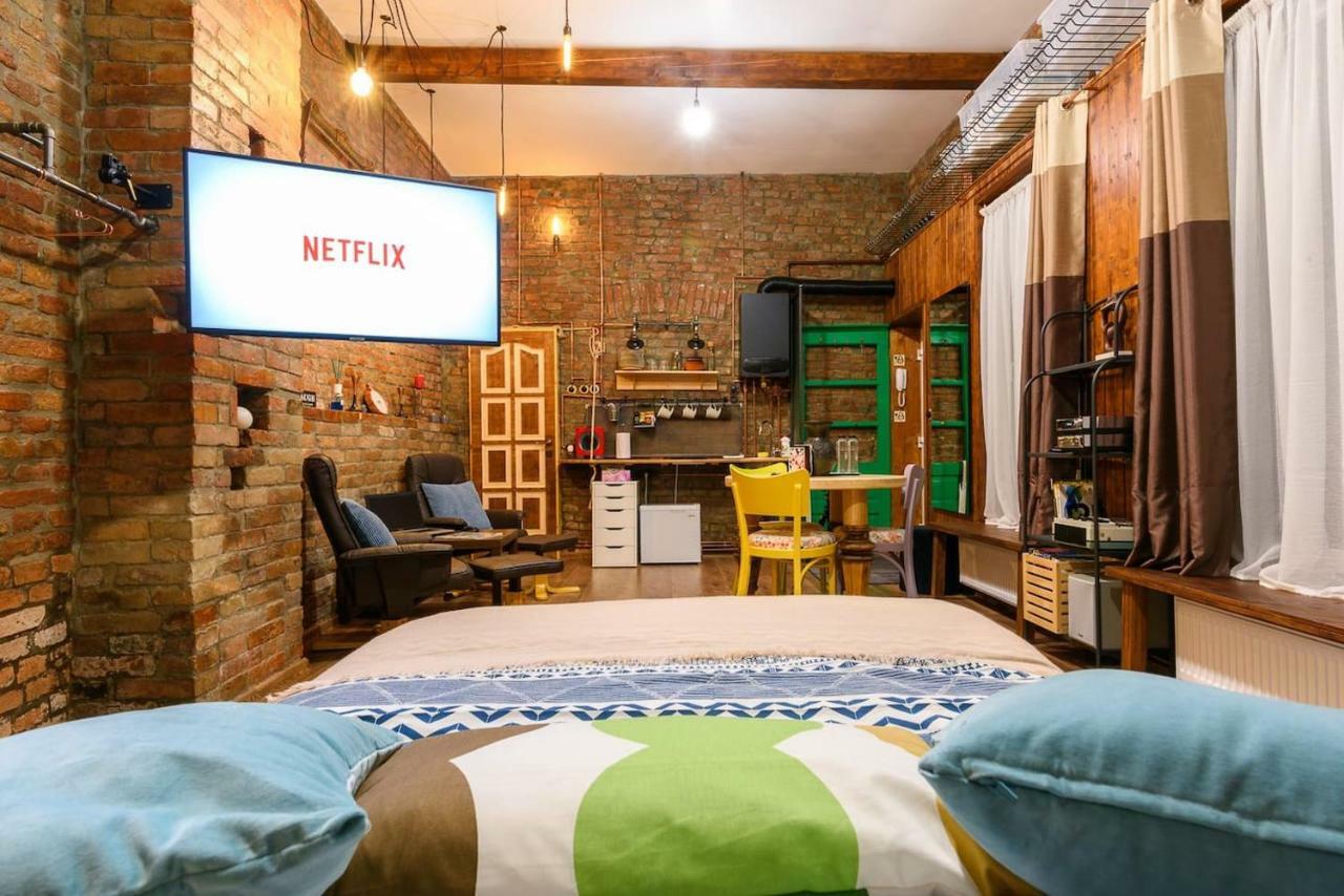 Апартаменты Studio V - Industrial & Original - Old Town Клуж-Напока Экстерьер фото